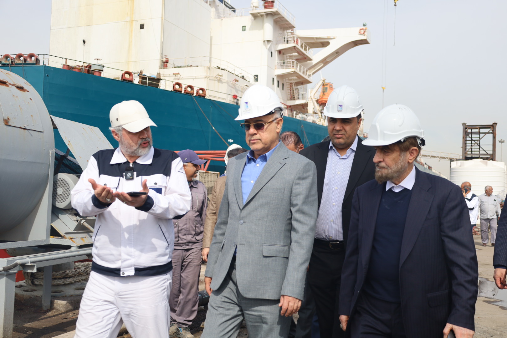 پهن‌پیکر 110 هزار تنی نفت راهی دریا شد/ آغاز عملیات اجرایی سکوهای فاز 11 پارس جنوبی