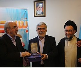 http://www.idro.ir/fa-ir/PublishingImages/960905-basij.jpg